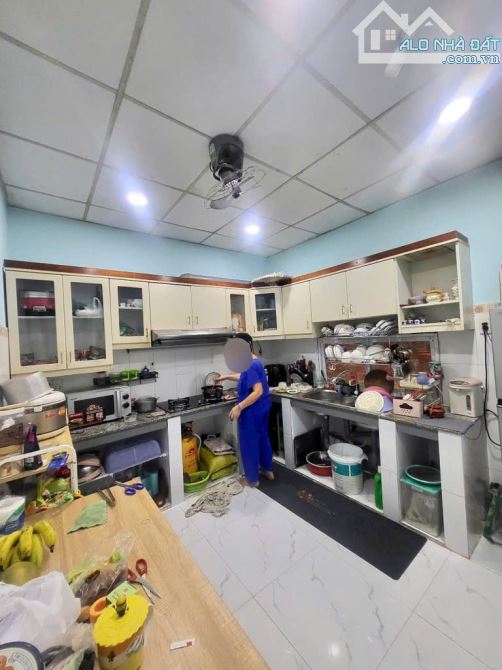 Bán nhà 2 Tầng đường Lê Văn Chí,Linh Trung Thủ Đức,Hẻm 4M,gần Bệnh Viện Đa Khoa-ĐH SPKT