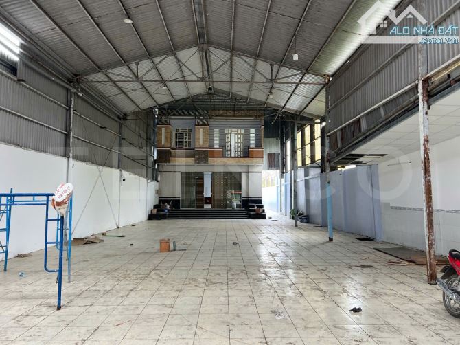 Kho xưởng 440m² có văn phòng và nhà trệt lầu 400m² mặt tiền đường Quốc Lộ 91, lộ Container