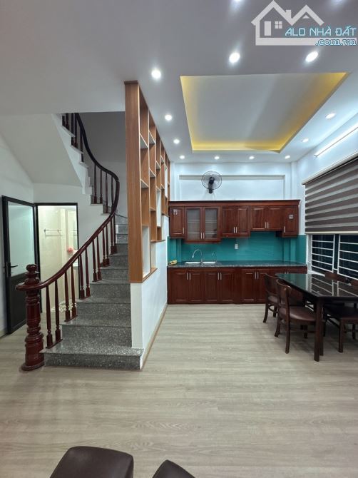 Nhà phố Trạm – 46.3m2 – 7.4 tỷ - Cách ô tô17m – Chân cầu Vĩnh Tuy – Đi bộ sang Aeon Mall