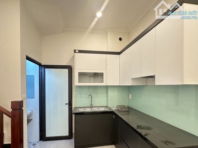 Phố Cổ Linh – 38.4m2 – 6.05 tỷ - Sau 1 nhà ra ô tô – Gần chợ - Hiếm có
