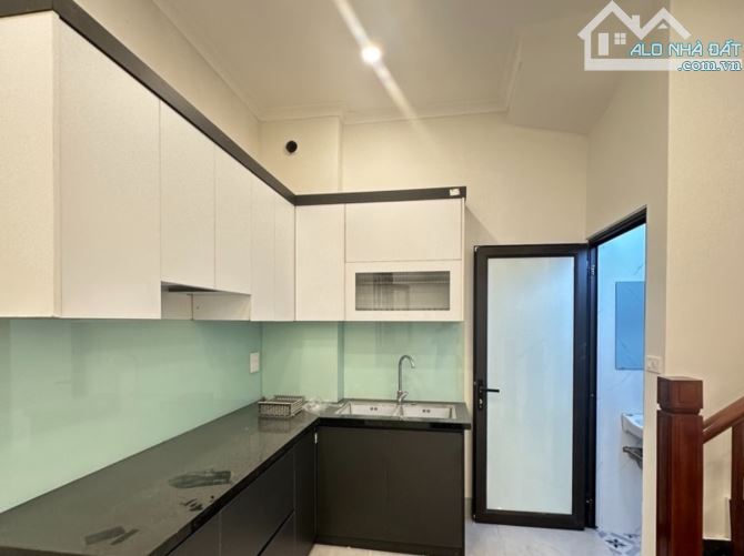 Căn nhà hiếm phố Cổ Linh – 7.9 tỷ - 50.4 m2 - Ô tô rất gần 12m – Ngõ nông – Ngay chợ