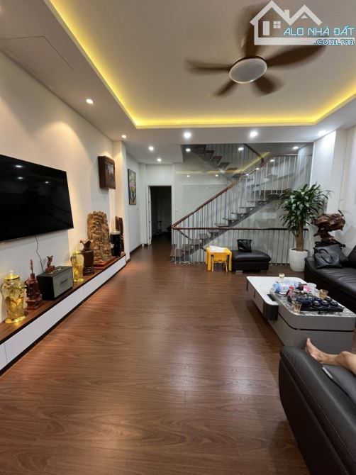 VIP, Bán nhà Mộ Lao, Hà Đông, 48m2 x mặt 5m x 3xx/m, Phân lô, Vỉa hè, An sinh đỉnh.