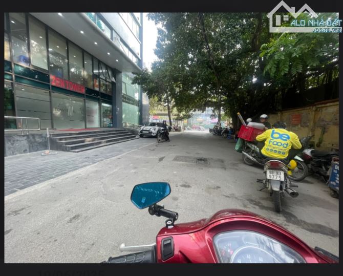 Cần bán nhà Khuất Duy Tiến nhà 2 mặt ngõ ô tô chánh.