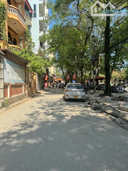 Nhà 3 tầng phố Trần Duy Hưng 130m ngang lớn hớn 8m Cầu Giấy Hà Nội phân lô trước nhà rộng