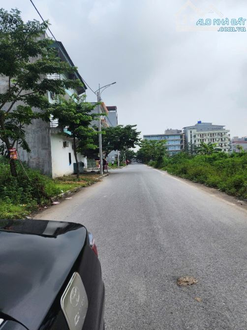 BÁN TRỤC CHÍNH NGÔ QUYỀN, P.KINH BẮC TT BẮC NINH. DT 81M2 MẶT 4,5M