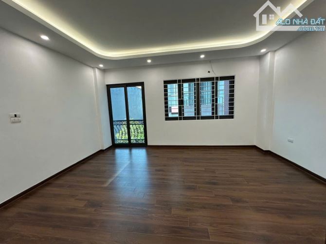 Bán nhà Ngô Gia Tự Trung tâm Long Biên - 6 tầng - gara - thang máy - Lô góc - 8,9 tỷ (