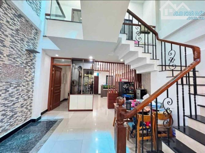 🏠 BÁN NHÀ 3 TẦNG HOÀ MINH – GIÁ TỐT CHO NGƯỜI THIỆN CHÍ