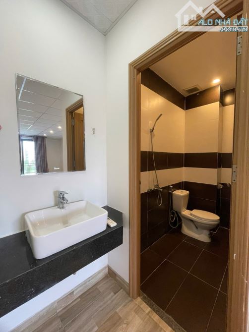Bán tòa căn hộ 5 tầng gần bãi tắm Sơn Thủy – dòng tiền 40 triệu/tháng