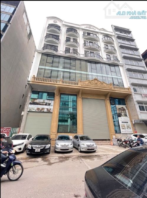 Mặt Phố.Cầu Giấy/ 142 tỷ / 240 M2 / 10 Tầng