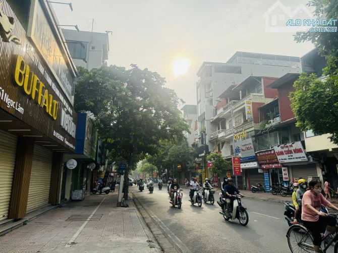 Bán đất tặng nhà 2 tầng Ngọc Lâm 41.7m, sát mặt phố, 7 tỷ