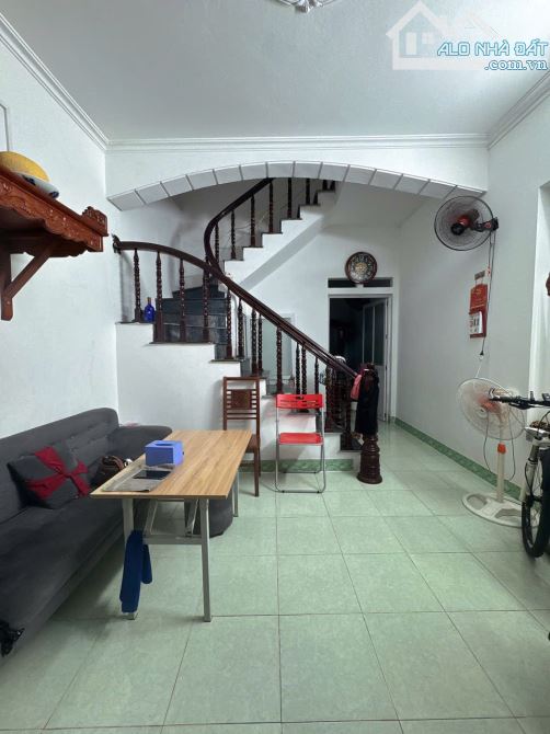 Bán nhà Ngọc Lâm-Dân tự xây 40 m2-- Mở cổng ra phố- Đúng 6 tỷ