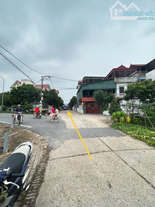 ĐẤT ĐẸP MẶT TIỀN RỘNG - Ô TÔ VÀO ĐẤT-NGÕ THÔNG -SONG HỒ THUẬN THÀNH- BẮC NINH- GIÁ 1tỷ950