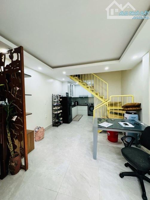 Bán Gấp Tập thể 2 Tầng Ba Đình💥2 Ngủ+Vệ Sinh💥70m2💥Full Đồ💥Sổ Riêng💥2.9 Tỷ Thương Lượn