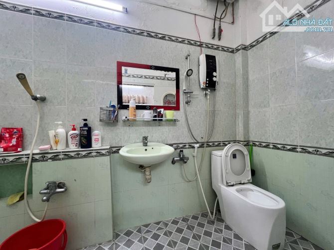 NHÀ 2LẦU CÓ SÂN THƯỢNG & MẶT THOÁNG BÊN HÔNG Đ.TRẦN PHÚ- CÁCH CÔNG AN TP.CT 200M - 10