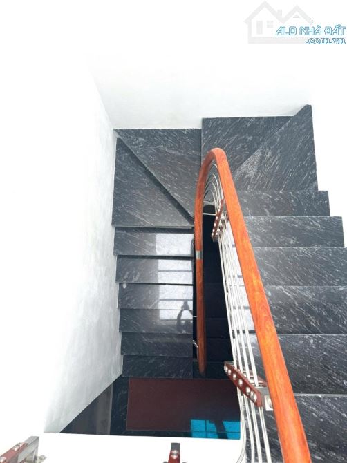 ĐỘI CẤN - BA ĐÌNH - LÔ GÓC 3 THOÁNG - NGÕ THÔNG - VIEW LOTTE - GẦN PHỐ - 5 PHÒNG - 10.5 TY - 11