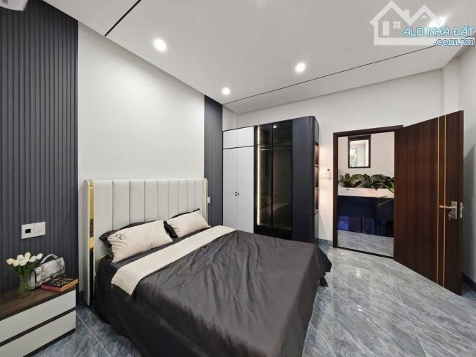 NGAY ĐẦM SEN, HẺM 6M, NHÀ 115m2, 4 TẦNG, NGANG 5.2m, KHUÔNG VIỆT, TÂN PHÚ. 12.3TỶ - 1