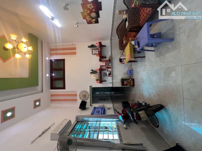 NGUYỄN THỊ THẢNH CHỈ 3,2 TỶ NGANG 5m CÓ SÂN VƯỜN - 1