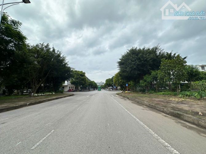 CẦN BÁN LÔ ĐẤT BIỆT THỰ PHỐ AN DƯƠNG VƯƠNG - 1