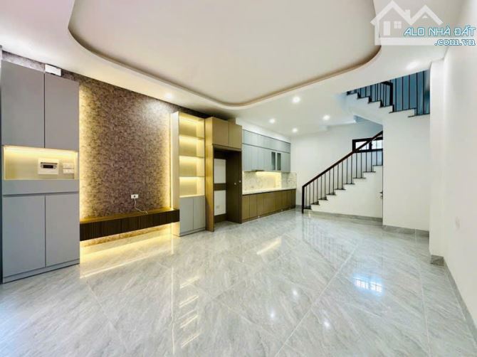 Hàng hiếm Long Biên – Nhà 5 tầng mới, 40m², ô chờ thang máy, ô tô đỗ gần, 6 tỷ+ - 1