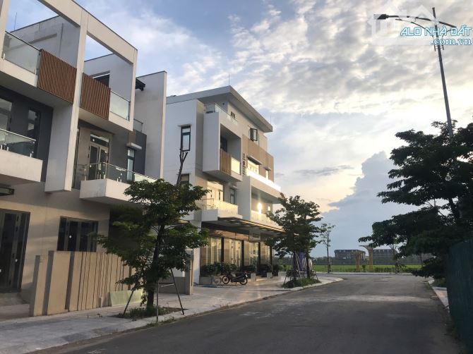 Bán nhà 3 tầng mới xây. Giá 5.8x tỷ TL. đường Hoàng Quốc Việt. thành phố Huế - 1