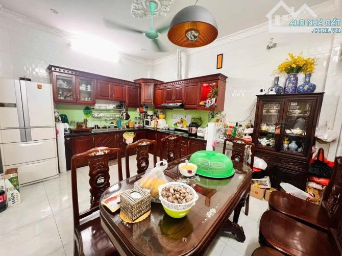 Bán nhà gần Lý Chính Thắng Q10 – 4 tầng đúc, nở hậu, hẻm thông gần mặt tiền – Giá 10.9 tỷ - 1