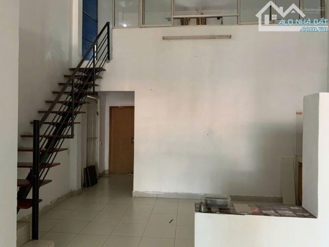 Cho thuê nhà HXT gần Big C DĨ An. Sân trước sau rộng, phù hợp ở gia đình - 1