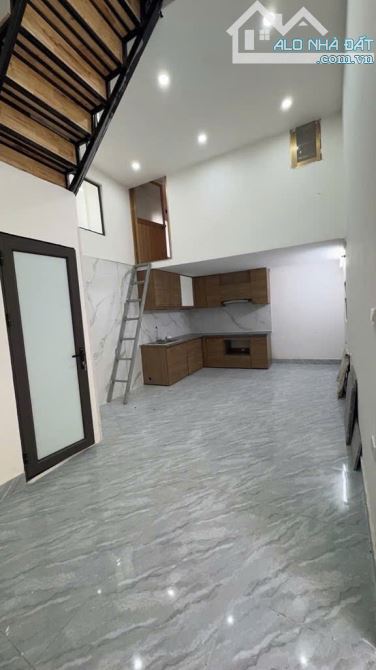 BÁN GẤP CĂN NHÀ 60M2 GIÁ 9 TỶ ĐƯỜNG HOÀNG QUỐC VIỆT, SỔ ĐỎ VUÔNG TỜ A4 - 1