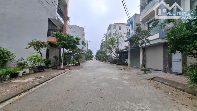 NHÀ XÂY THÔ -  KHU PHÂN LÔ ĐỒNG SẬY - Ô TÔ TRÁNH. - 1