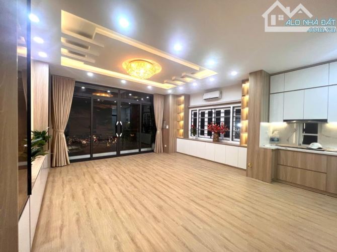 Nhỉnh 19 tỷ bán nhà Phố La Thành- Đống Đa 42m2, nhà mặt phố La Thành, lô góc, kinh doanh s - 1