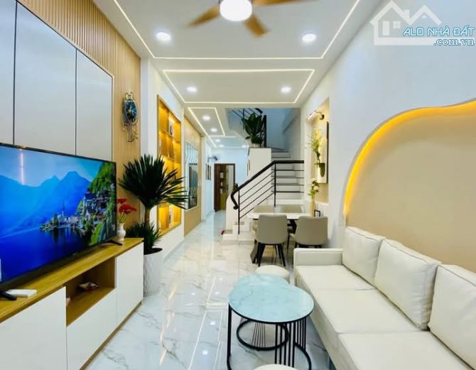 Kẹt vốn bán gấp nhà Trần Phú, Quận 5. Giá 4,2 tỷ/51m2, hẻm xe hơi - 1