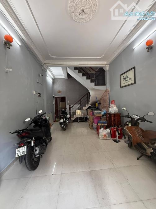 Bán nhà Hẻm ô tô vào nhà Nguyễn Văn Công, Phường 3, Gò Vấp, 3 Tầng, Giá hơn 8 Tỷ - 1