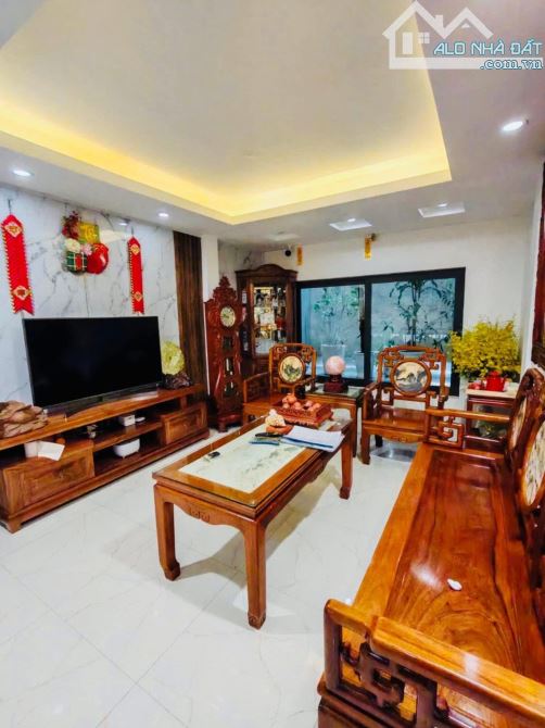 Nhà đẹp phố hoàng mai, oto đỗ cửa, cách 15m oto đỗ ngày đêm, 44m2 x 5 tầng, giá 10.2 tỷ. - 1