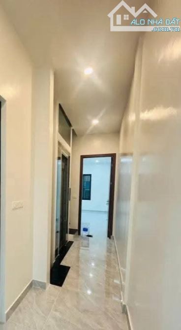 NHÀ ĐẸP MỚI NGÕ 75 NGUYỄN TRÃI. THOÁNG TRƯỚC SAU, Ô TÔ NGỦ TRONG NHÀ - THANG MÁY. - 1