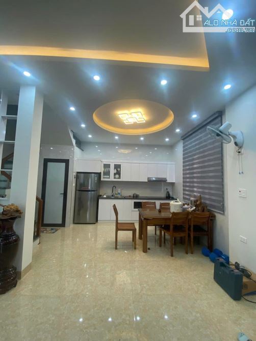 Bán Nhà 3 Tầng Lô Góc Mới Đẹp Tại Xi Măng, Sở Dầu, Hồng Bàng – DT 40m², Giá 4.75 Tỷ - 1