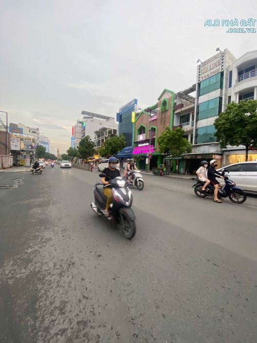 cho thuê nhà góc 2MT lũy bán bích 4x25  1 trệt 3 lầu sân thương thông suốt - 1