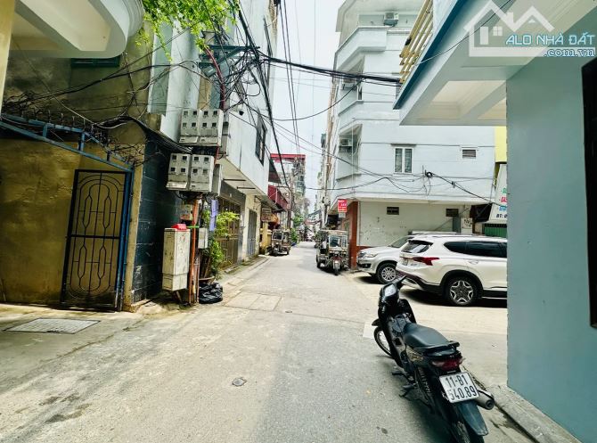 Bán nhà cạnh học viện tài chính, đủ công năng giá hiếm, đi bộ đi học, tô tô đõ cạnh. - 1