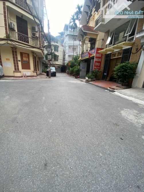 Bán nhà phân lô đường Trần Quốc Hoàn ngõ 2 ô tô tránh  DT: 55m2 x 5tầng, MT: 5m - 1