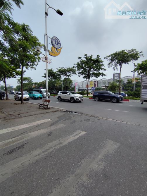Bán nhà cổ linh 55m² , mt 4,7m , 7 tầng thang máy , gara ôtô đường ôtô tránh giá 16,8 tỷ T - 1