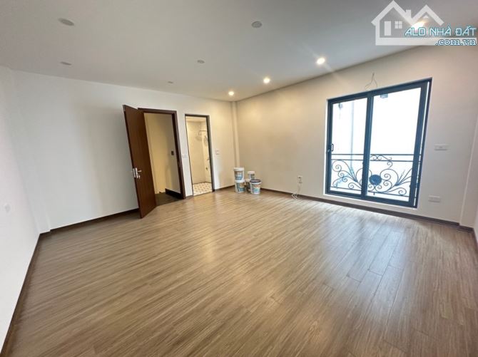 Phố Cổ Linh – 38.4m2 – 6.05 tỷ - Sau 1 nhà ra ô tô – Gần chợ - Hiếm có - 1