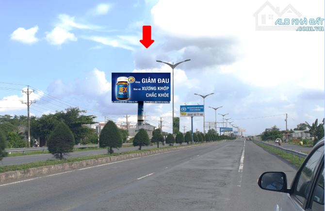 Mặt tiền Quốc Lộ 1A (đoạn đối diện đường Trương Vĩnh Nguyên), DT: 45m  x 150m= 6.286m2