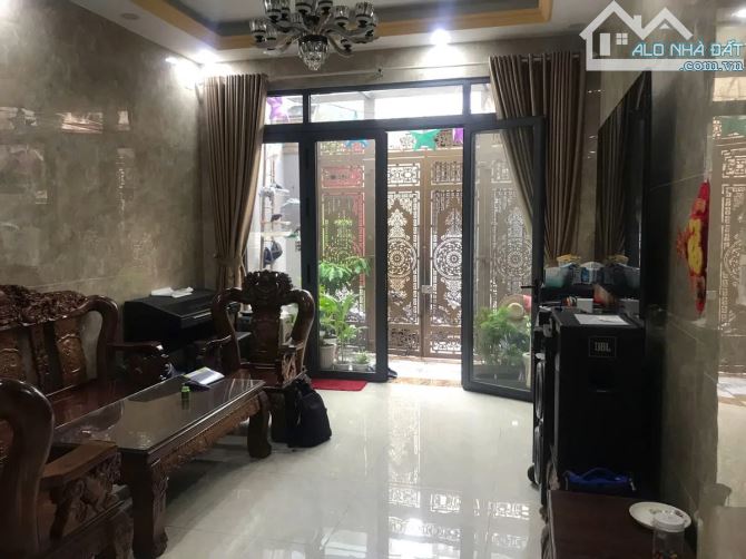 Nhà đẹp 3 tầng BTCT Trần Văn Cẩn, HXH tránh, 82m2, 4.4x15, 4PN, nở hậu - 1
