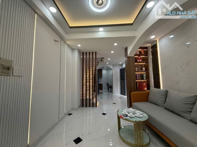 HXH Lê Văn Sỹ thông Huỳnh Văn Bánh Quận 3, 40m2 5 Tầng, 5PN. Chỉ 6.8 tỷ - 1