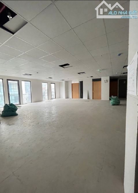 Mặt Phố.Cầu Giấy/ 142 tỷ / 240 M2 / 10 Tầng - 1