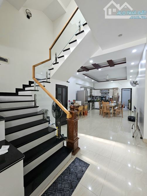 Bán nhà Mặt Đường Hạ Đoạn 2, dân tự xây chắc chắn, vị trí đẹp - 1