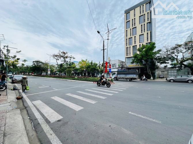 NHÀ 2LẦU CÓ SÂN THƯỢNG & MẶT THOÁNG BÊN HÔNG Đ.TRẦN PHÚ- CÁCH CÔNG AN TP.CT 200M - 12