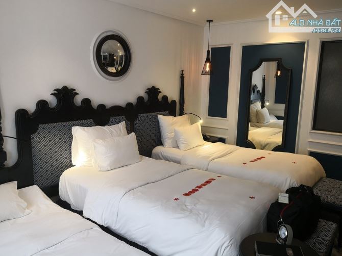 Bán Khách Sạn Mặt Phố Phố Mã Mây, Hoàn Kiếm 350m2 x 10 Tầng - 70 Phòng- MT 12m- Giá 298 Tỷ