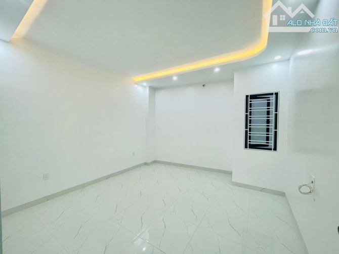 1 NHÀ 3 TÂNG KHÚC HẠO - Ô TÔ ĐÔ CỨA - 61M* SÃN CÔNG - GIÁ CHÍ 3,75 TY - 2