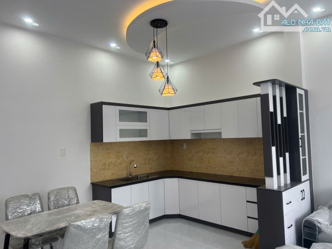 Bán nhà trệt 2 phòng ngủ mới xây mặt đuờng bê tông 4m cách Quốc Lộ 1A khoảng 500m( ngay ph - 2