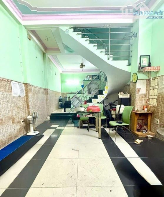 Sát Mặt Tiền Lạc Long Quân, Phường 8 Tân Bình, 4 Tầng, 45m2, 4PN. Chỉ  5.7 tỷ - 2
