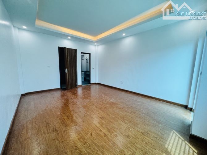 ĐÔNG BA -THƯỢNG CÁT 37 M 5 TẦNG MT 4,3 M GIÁ 5,3 tỷ  Vị trí đẹp trung tâm phường Thượng Cá - 2